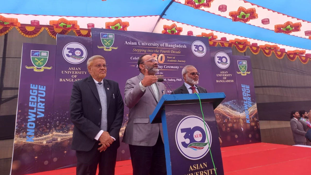 এইউবির প্রতিষ্ঠাবার্ষিকীতে ঢাবি উপাচার্য- সরকারি দল নয়, সমাজ নিয়েই বিশ্ববিদ্যালয় বাঁচে