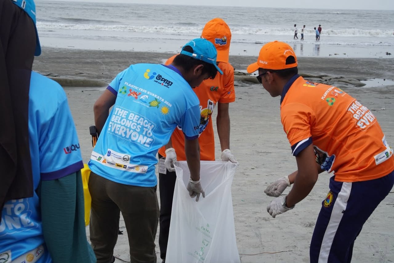 Beach Cleanup Image 15